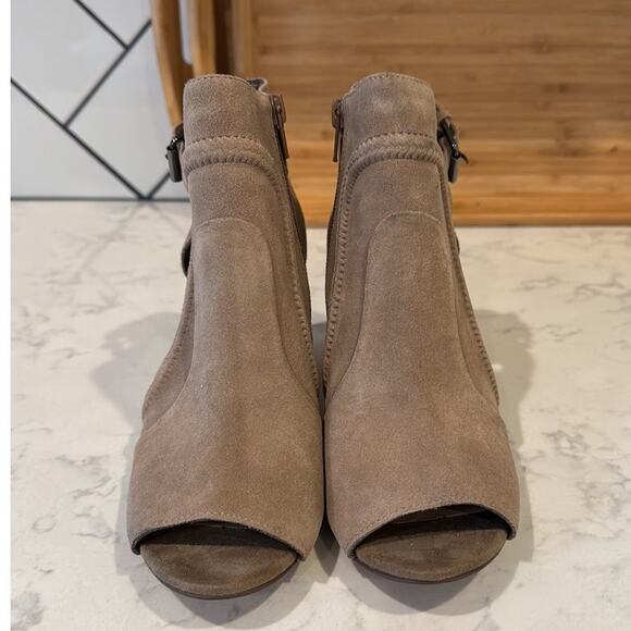 Vince Camuto Khaki Verona Ennley suede Bootie open toe shoes size 7.5 neutral - Picture 5 of 9